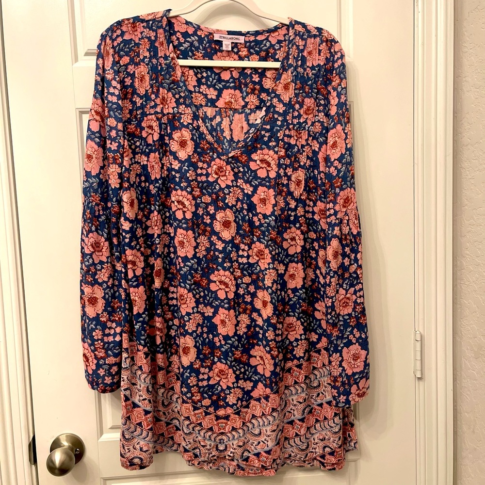Billabong Woman’s Bohemian Pink and Blue Floral Tunic Dress Size: Small Preloved